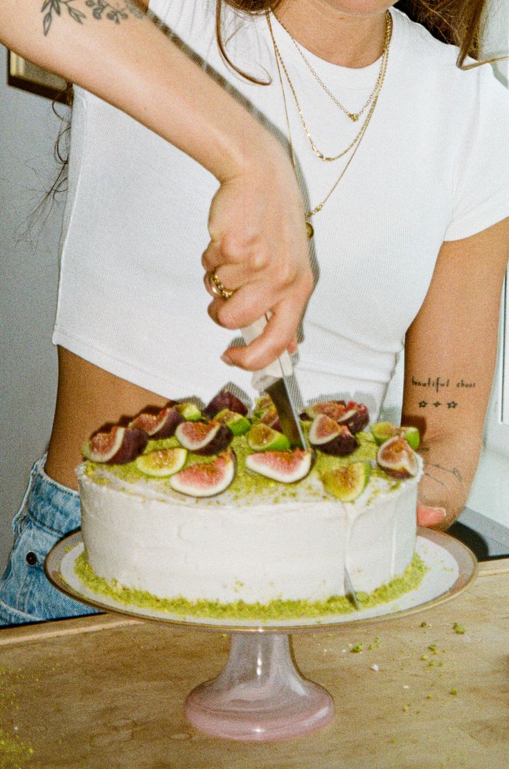 Cake cutting figs